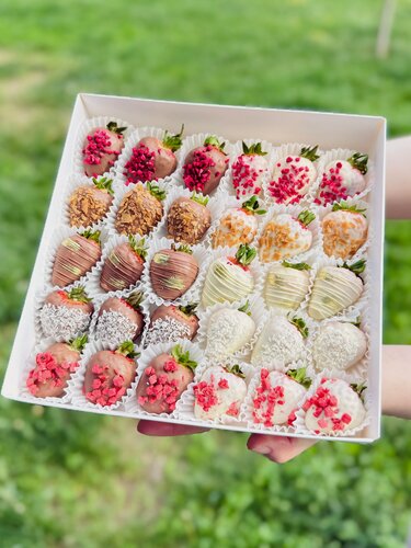 Изображение товара Подарочный набор клубника в шоколаде “Самый любимый”, подарок любимой девушке, в подарочной упаковке, 30-35 шт