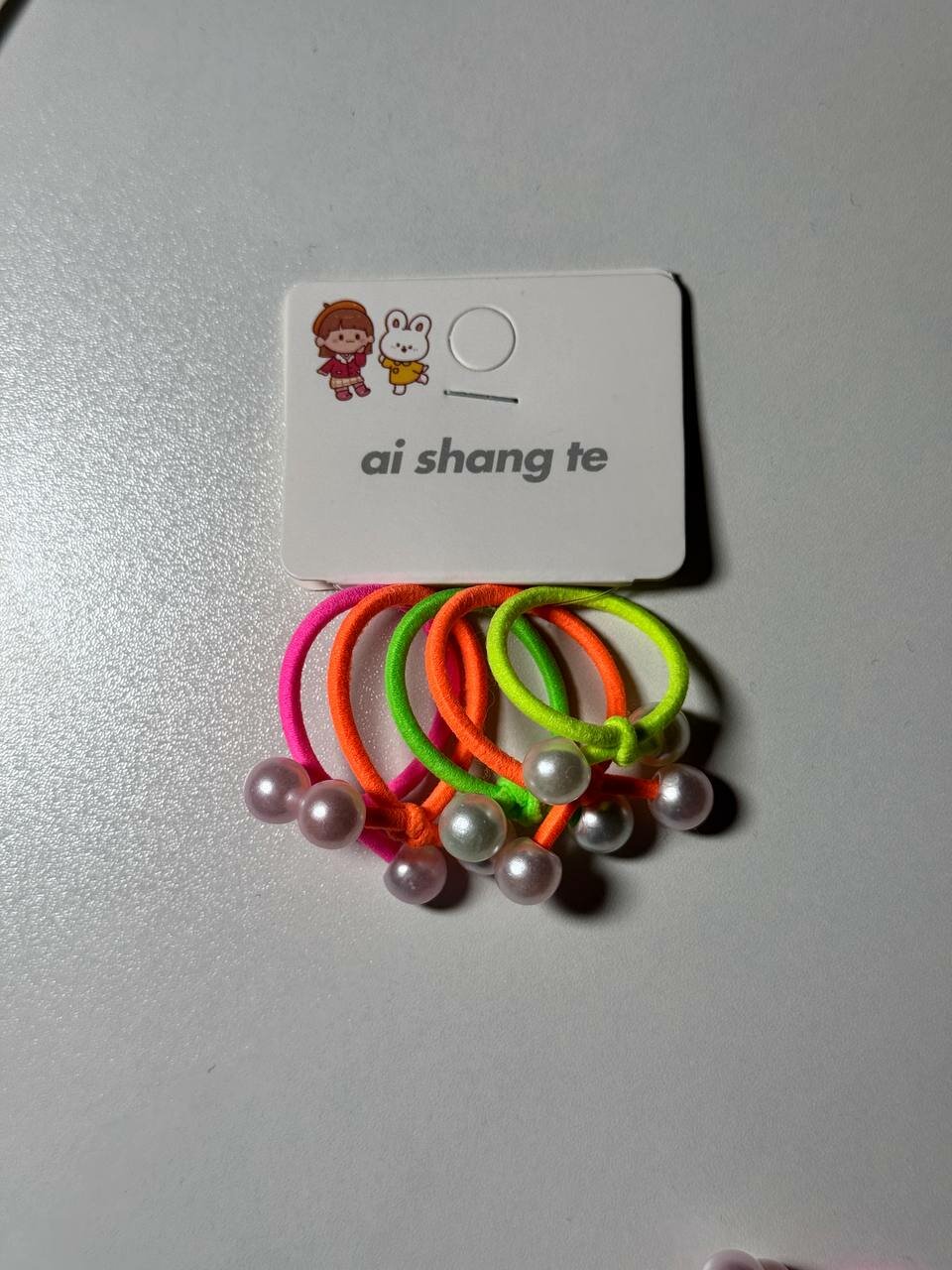 Резинки для волос. Идеально подойдет для интересных и необычных причесок. Не видны в волосах.