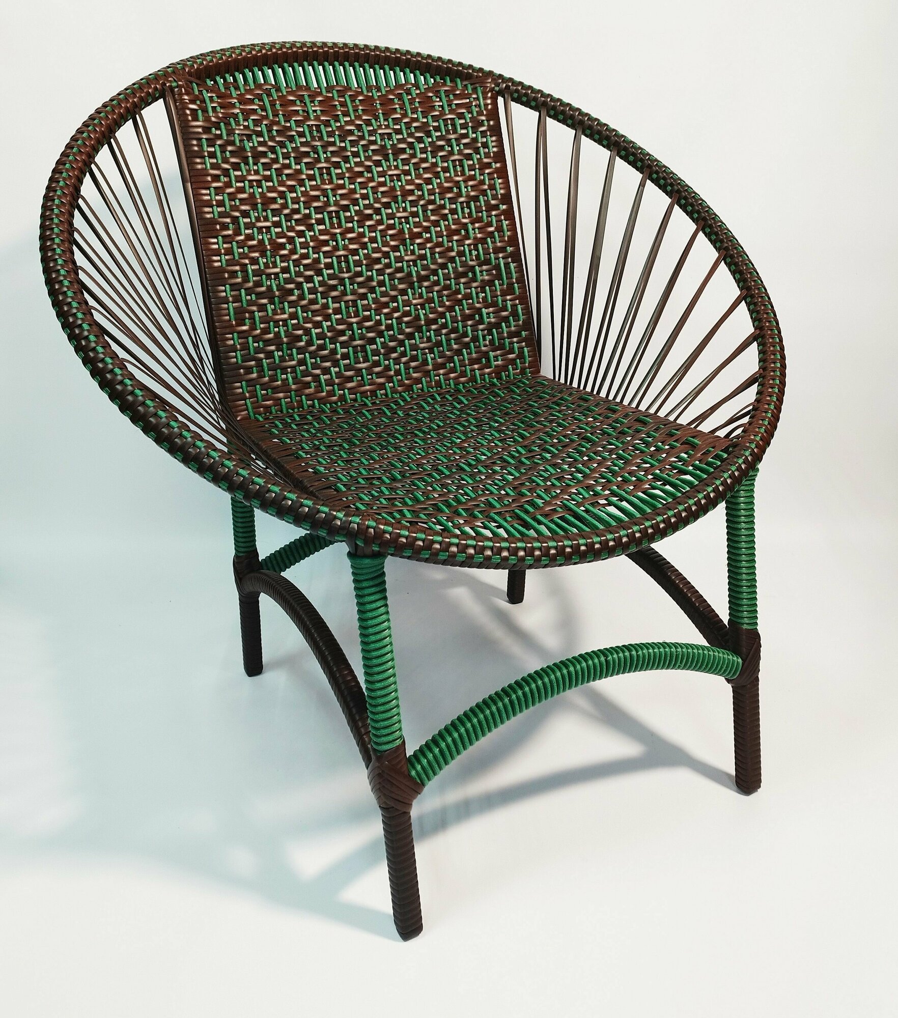 фото Круглое садовое/интерьерное кресло из искусственного ротанга Сфера