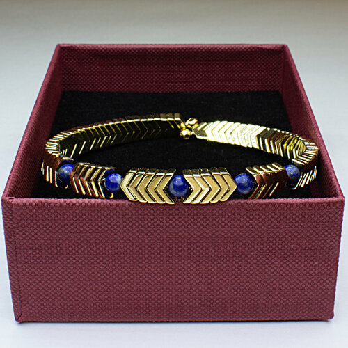 фото Жесткий браслет из гематита с лазуритом, лазурит, гематит, 1 шт., размер 19 см, размер one size, диаметр 7 см, золотой jewelry a vento