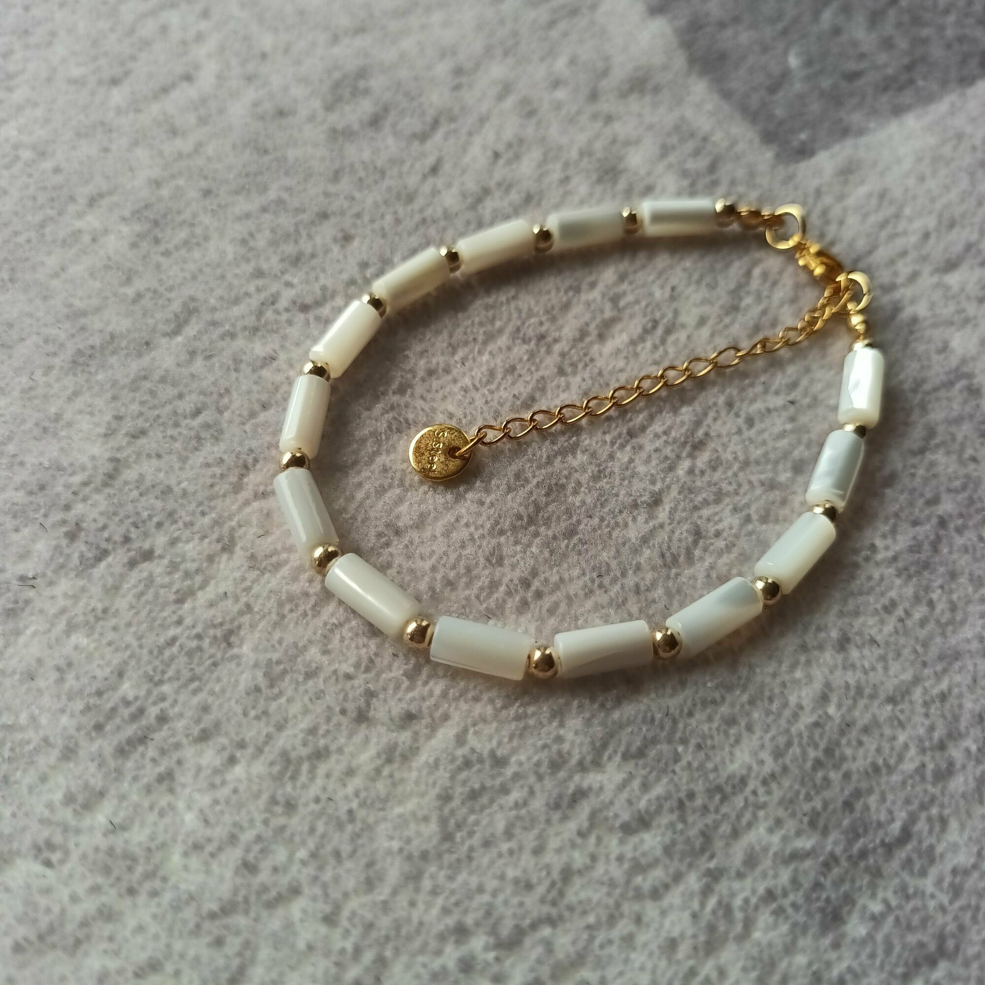 фото Браслет из натурального перламутра на руку, женский, золотой, бижутерия из натуральных камней