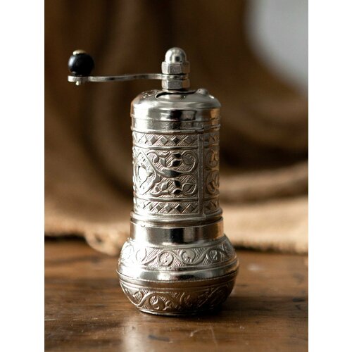 Мельница ручная для специй от турецкого бренда Damiral цвет серебро