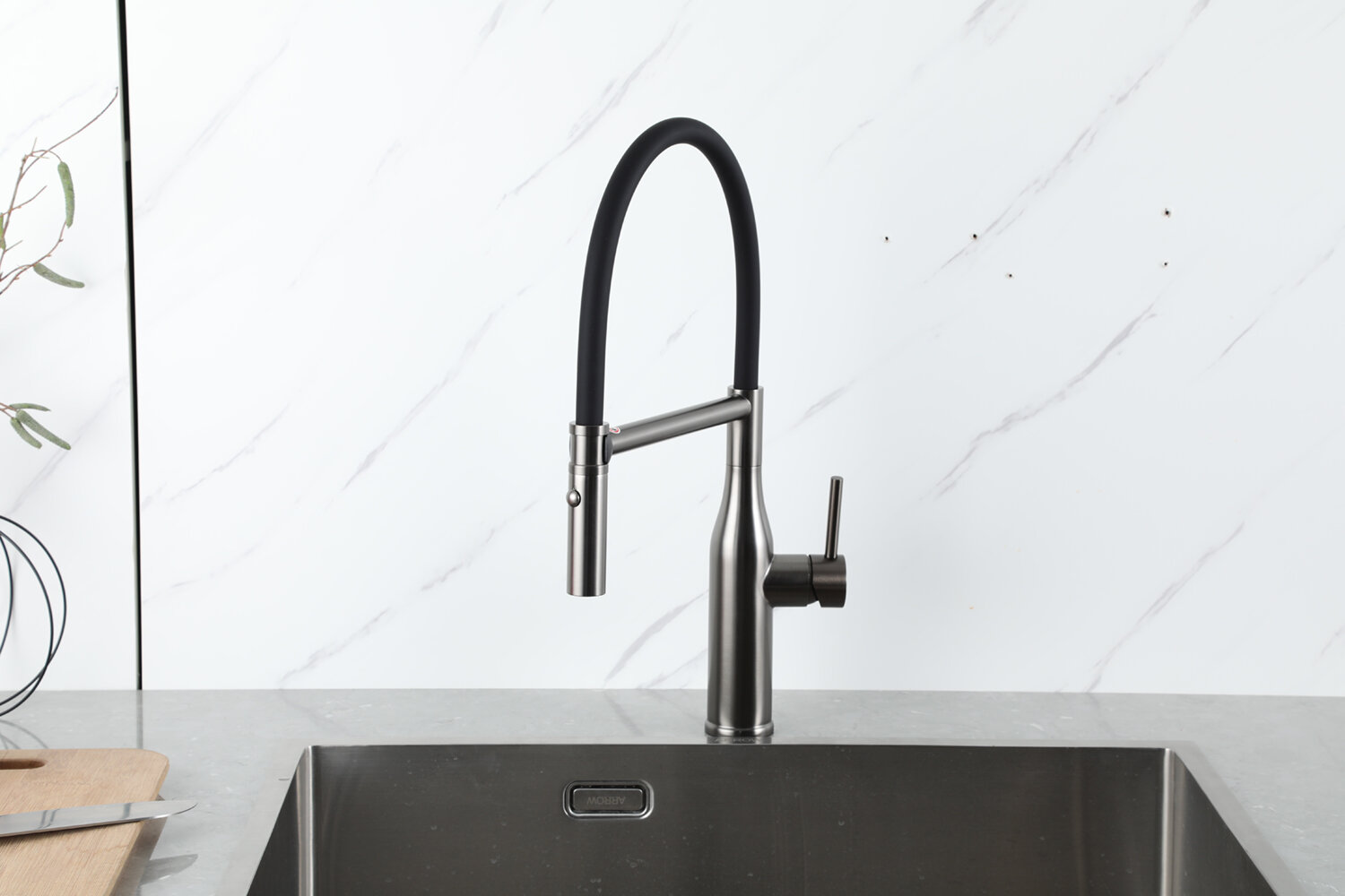 Смеситель для кухни с гибким изливом Gappo G4098-29, оружейная сталь