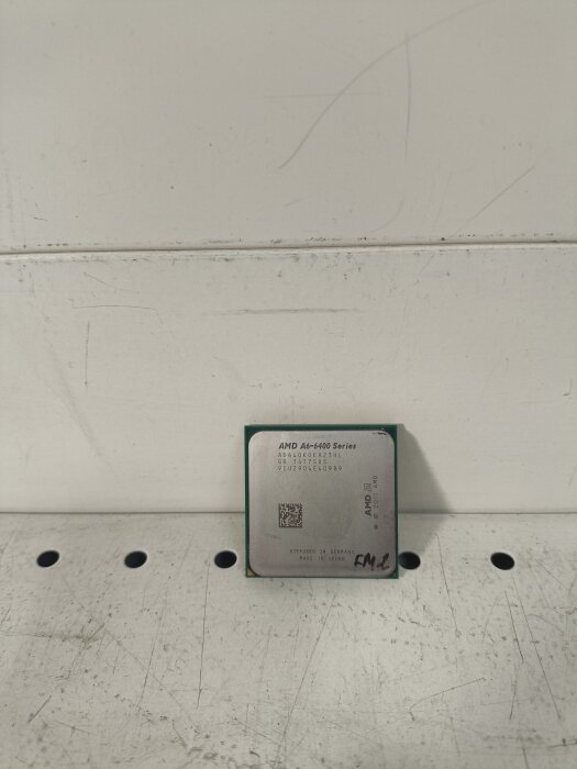 Процессор AMD FM2 A4-6400