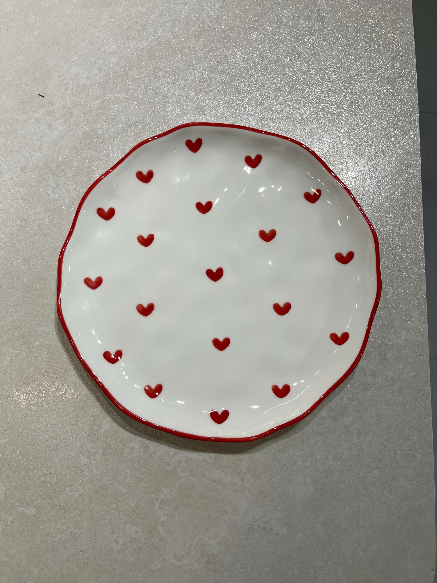Керамическая тарелка ручной работы с сердечками 20см, для жизни в стиле Pinterest — фото 1