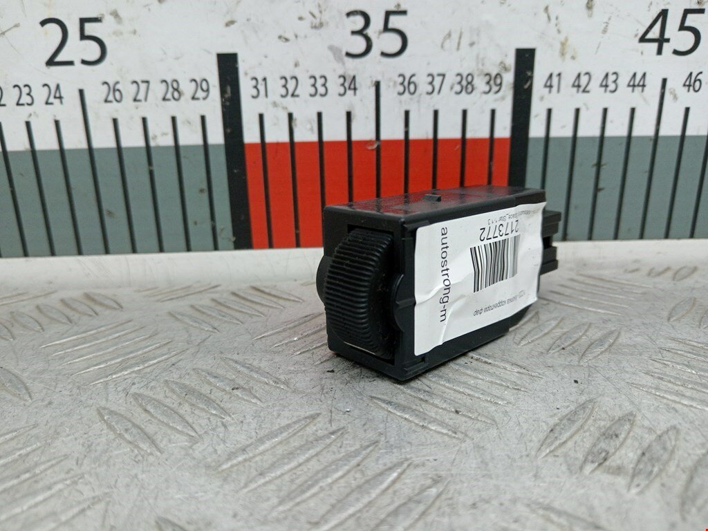 Кнопка корректора фар Mitsubishi Space_Star 1 MR114337 арт. 2173772