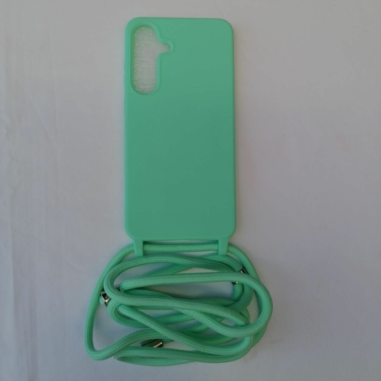 Чехол-накладка для Samsung Galaxy A26 из высокого качества силикона и веревкой-цепочкой на шею.