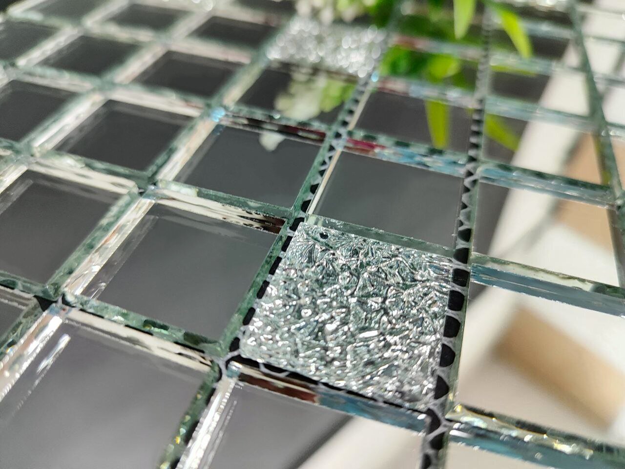 Зеркальная мозаика на сетке 300х300 мм, серебро 90% + хрусталь 10%, с чипом 25*25мм. (10 листов) - фотография № 7