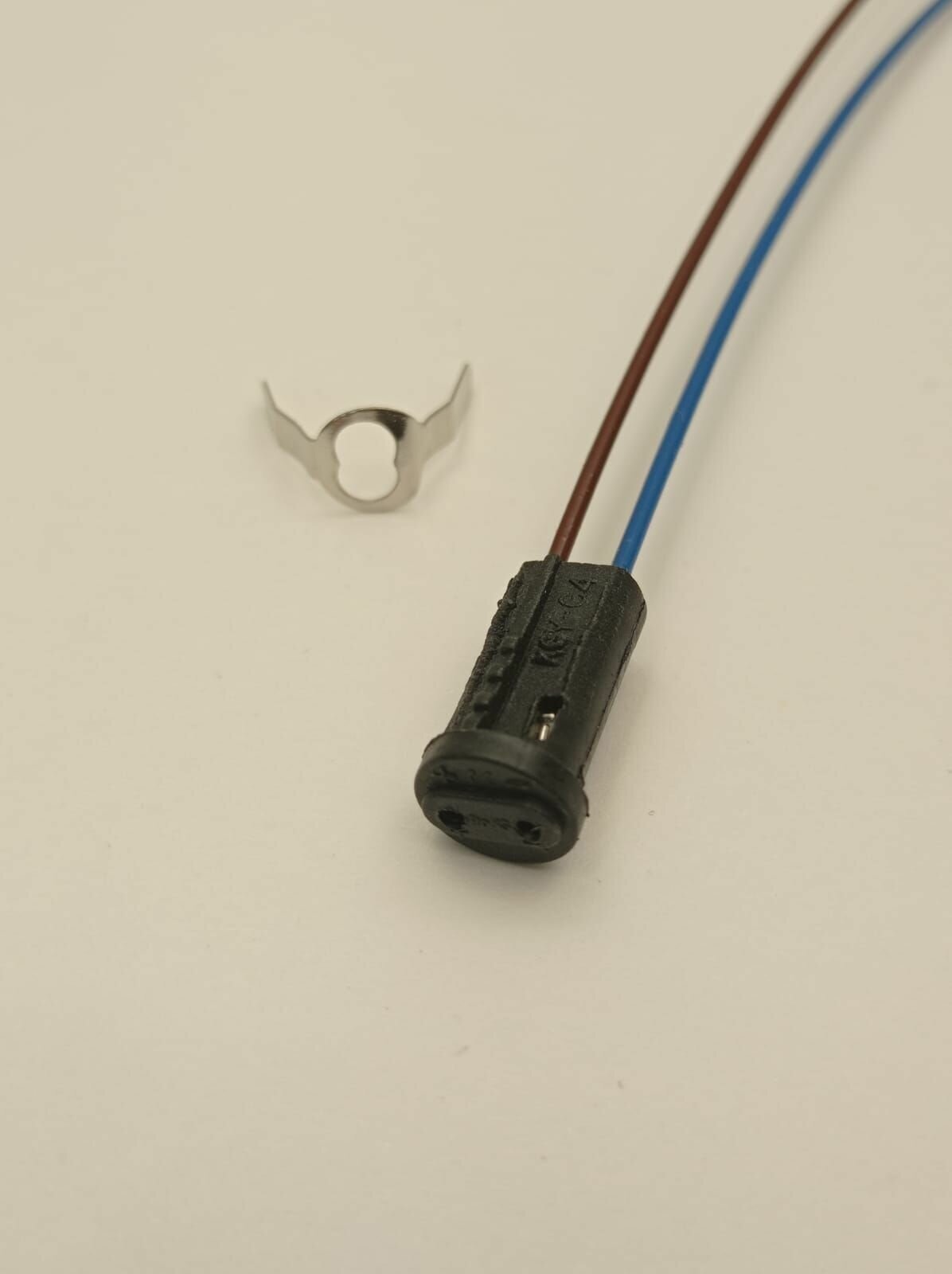 Электропатрон G4 0.7м 12В черный термопластик с крепежным кольцом 3шт - фотография № 2