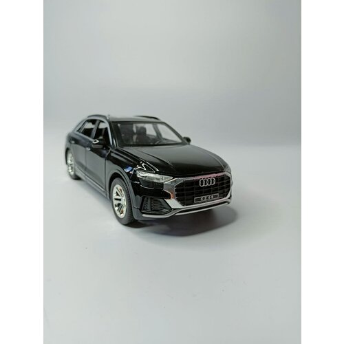 Модель автомобиля Audi Q8 коллекционная металлическая игрушка масштаб 1:24 черный