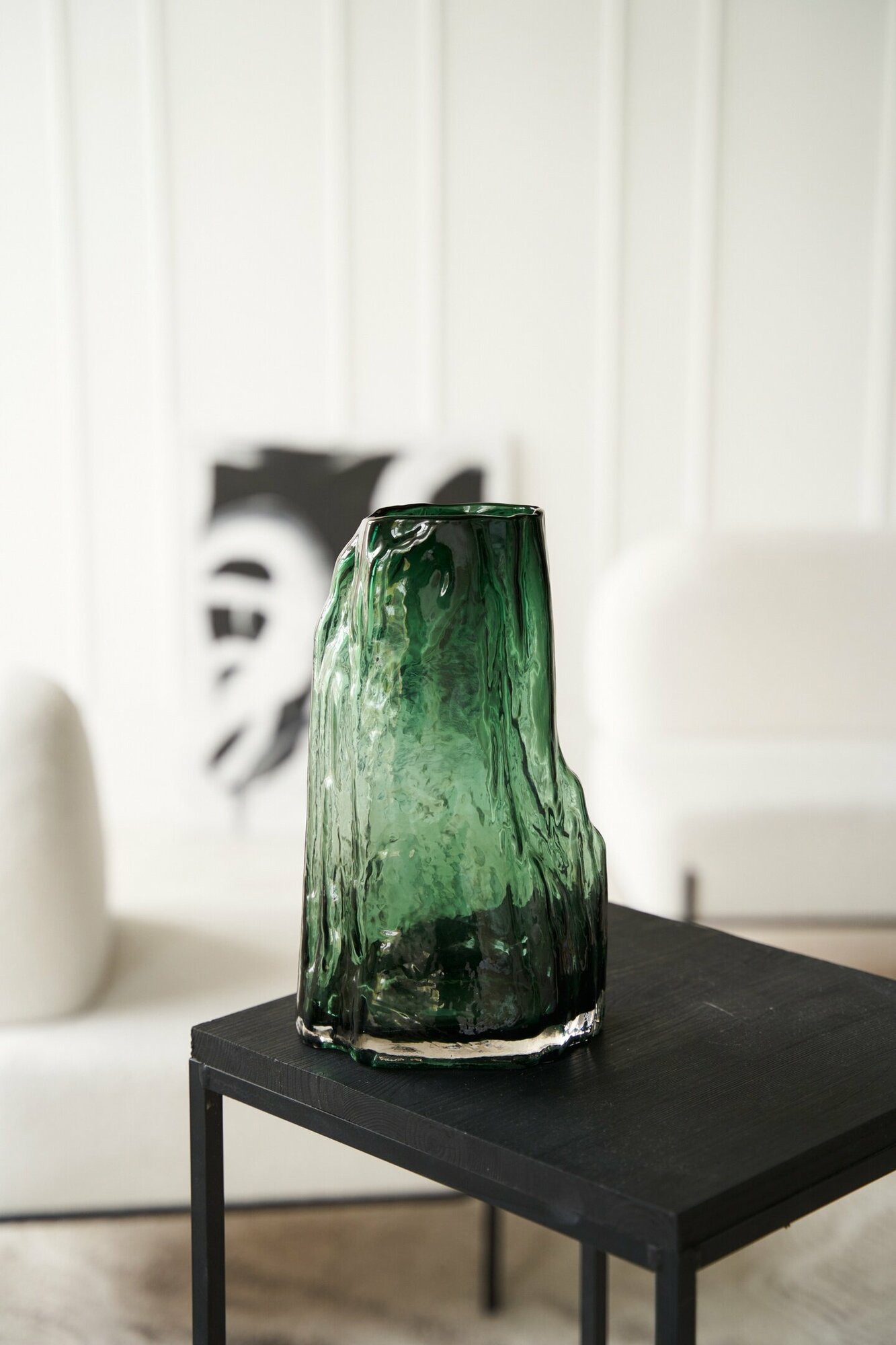 Зеленая стеклянная ваза для цветов 
