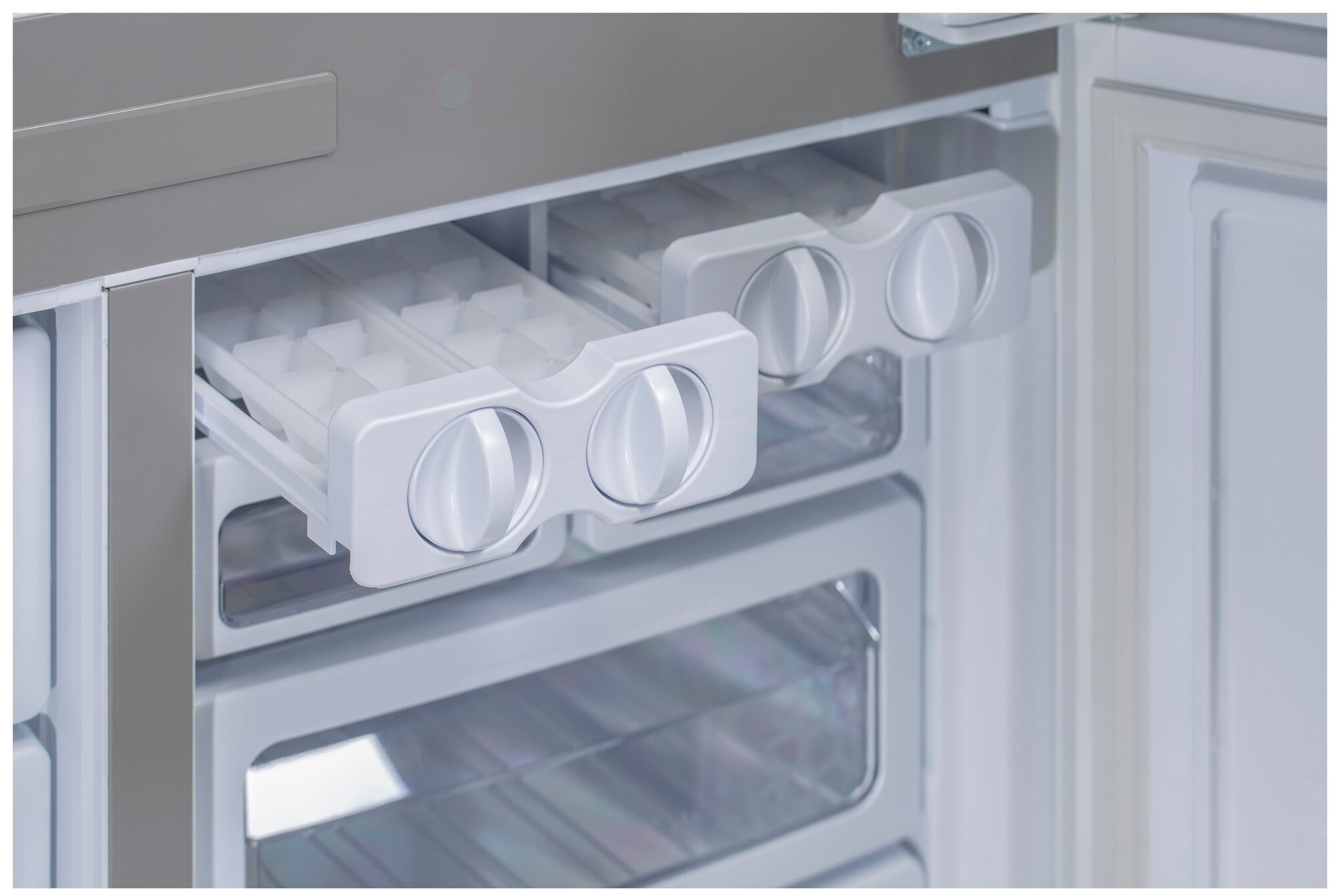 Холодильник SHARP , трехкамерный, белый - фото №9