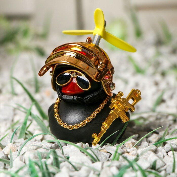 Утка с пропеллером черная шлем золотистый