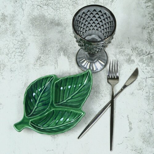 Блюдо (салатник) для сервировки стола менажница лист малый зелёный