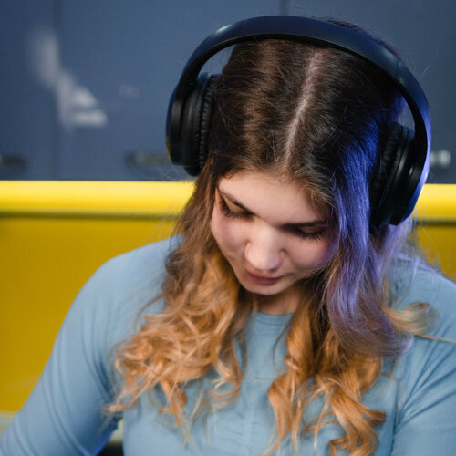 Наушники беспроводные для iPhone и Android накладные Bluetooth 53 складные наушники jbl sony наушники игровые 2485₽