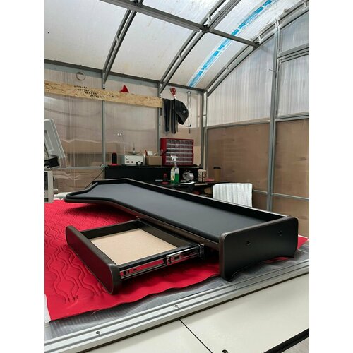 Стол полка на торпеду грузового автомобиля SITRAK С9H МАХ Черная экокожа 9119₽