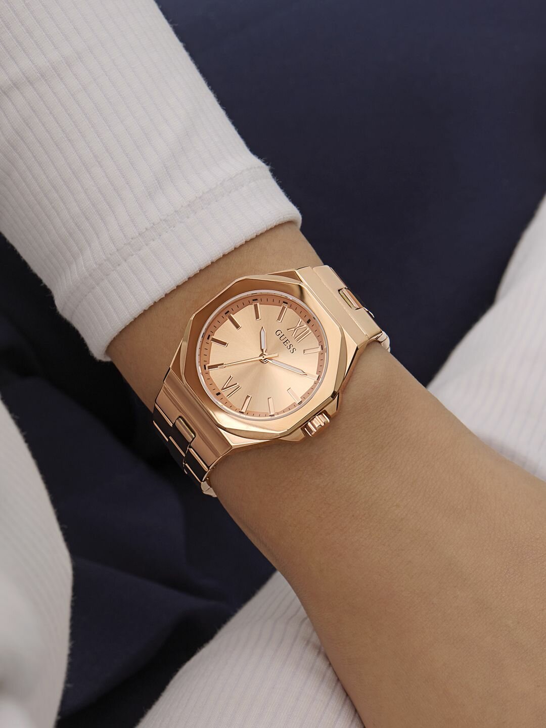 Наручные часы GUESS 