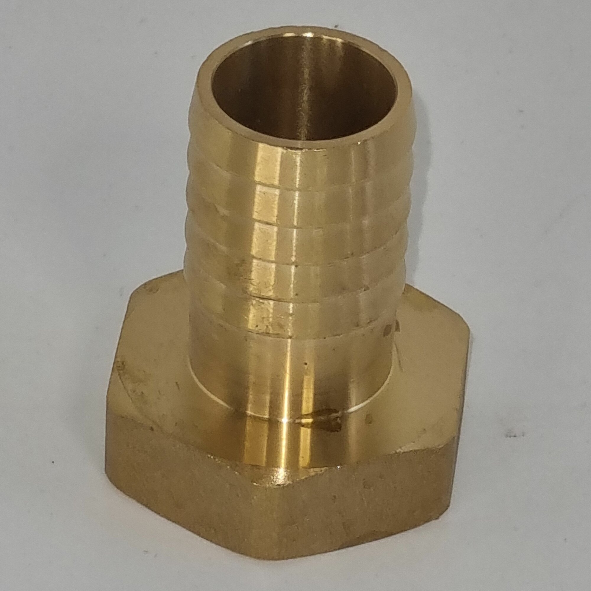 Штуцер для присоединения шланга 3/4