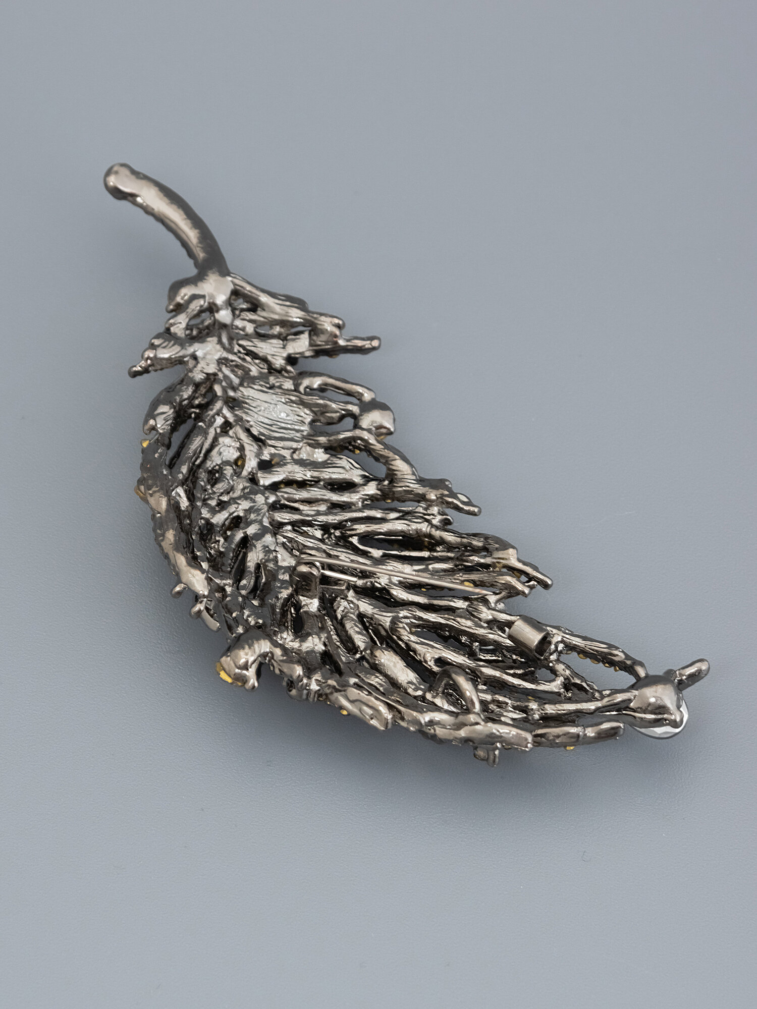 Брошь ЖемАрт, кристалл, 1 шт., серый — фото 1