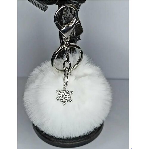 Брелок, белый