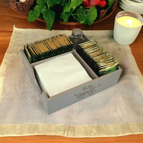 Подставка деревянная для чайных пакетиков с отделением для салфеток и мельницы с гравировкой 790₽