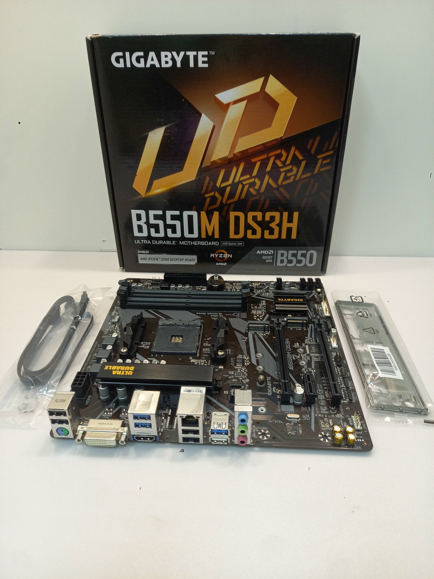 Мат. плата GIGABYTE B550M DS3H (RTL) AM4 2xPCI-E DVI+HDMI GbLAN SATA RAID MicroATX 4DDR4