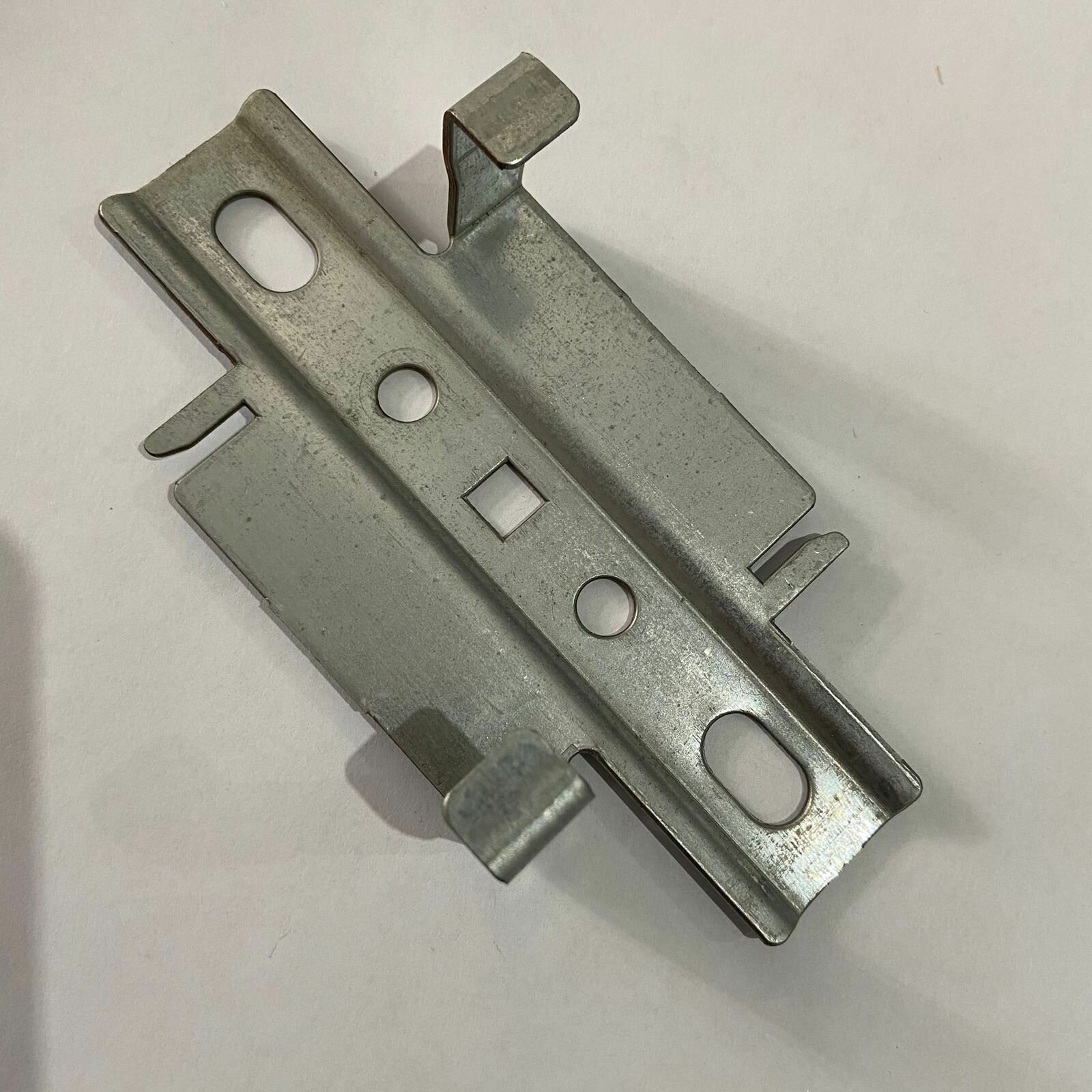 Alutech Кронштейн крепления рейки к потолку ASG.042 498506800 комплектующие для ремонта 1 шт.