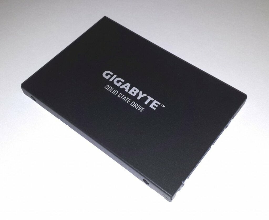 Твердотельный накопитель GIGABYTE 240 ГБ SATA GP-GSTFS31240GNTD