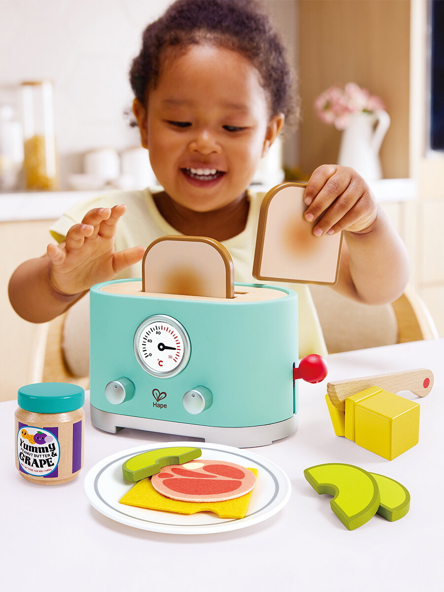 Игровой набор Hape с тостером "Вкусный завтрак", 12 предметов E3215_HP