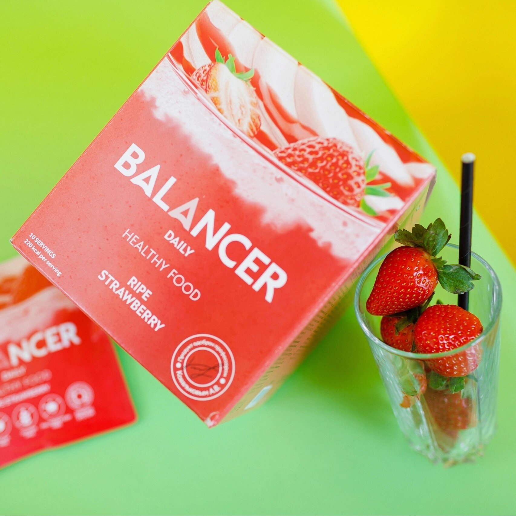 Коктейль BALANCER DAILY со вкусом «Спелая клубника». Пищевой продукт диетического питания