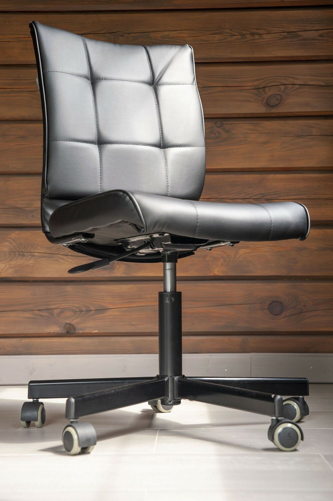 Офисное кресло без подлокотников Бюрократ CH-330M из экокожи серого цвета стул компьютерный