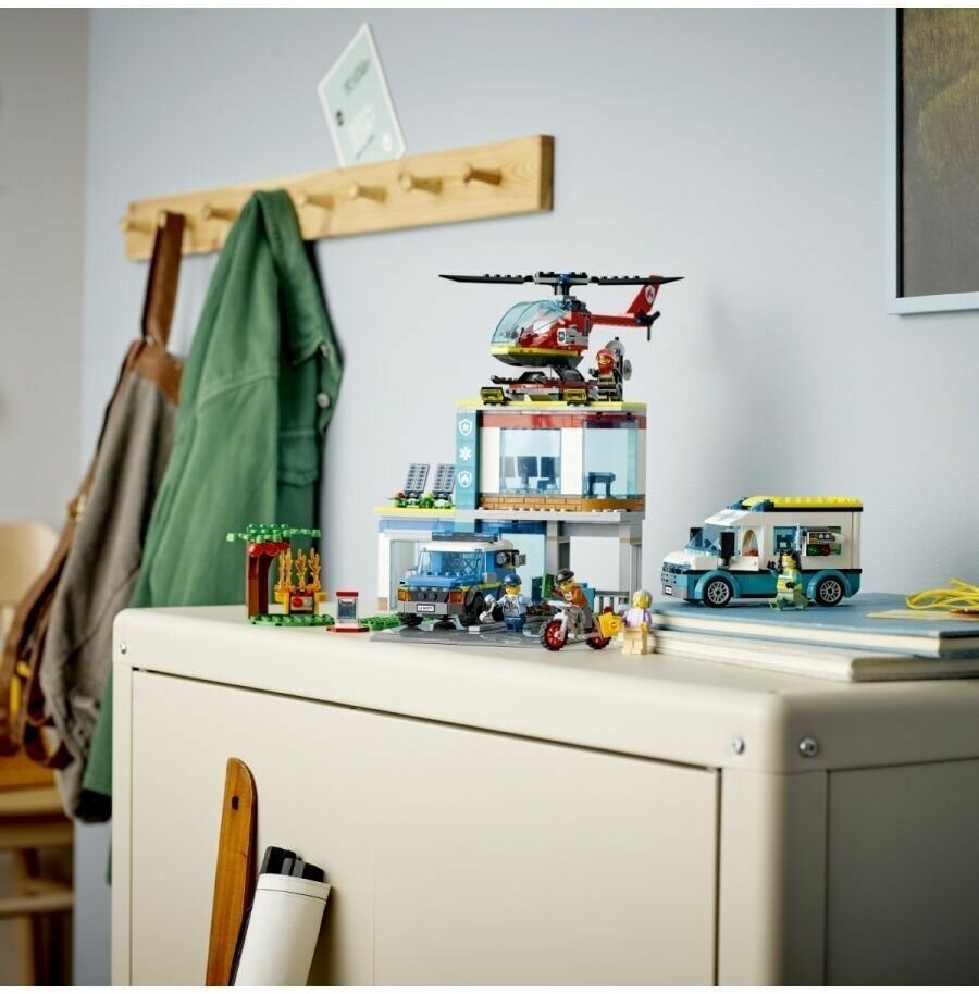 Конструктор LEGO City 60371 Штаб-квартира аварийных транспортных средств