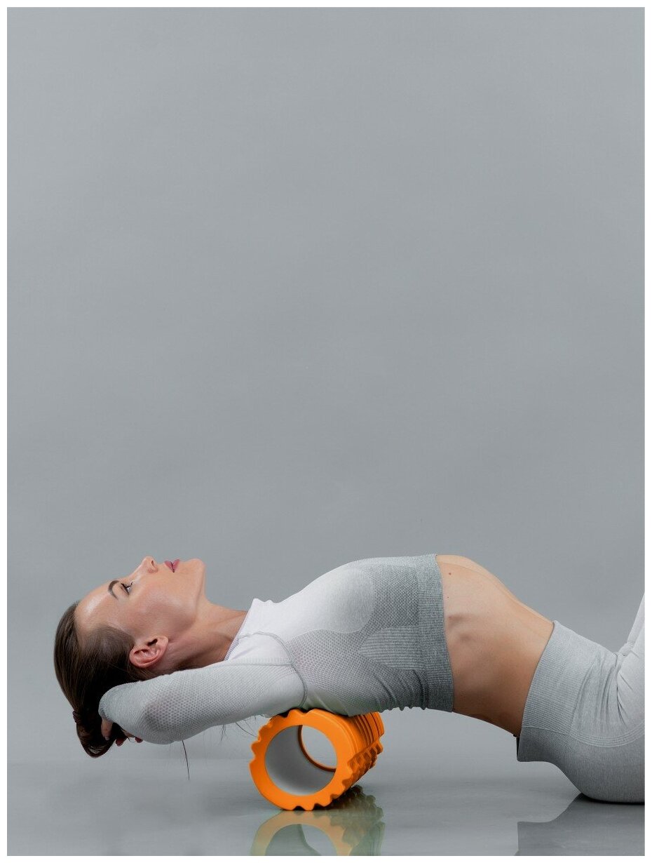 Ролик МФР массажный ShappaFit 33х14см средней жесткости для йоги и пилатеса, ролл для фитнеса, валик для спорта, массажер для спины - фотография № 4