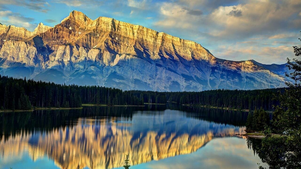 Картина на холсте 60x110 LinxOne "Two Jack Lake Banff National" интерьерная для дома / на стену / на кухню / с подрамником