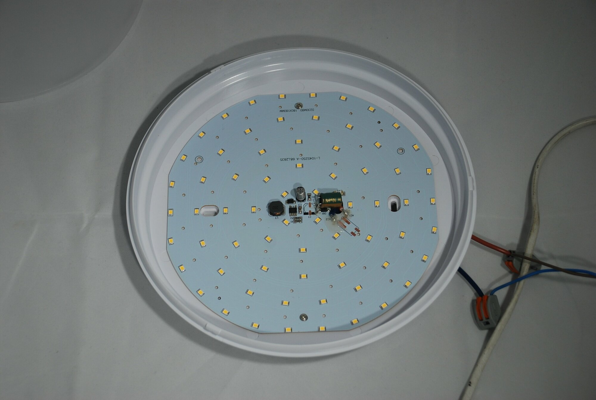 Светодиодный накладной светильник SIMPLE 10W 220V IP44 230х56мм - фотография № 7