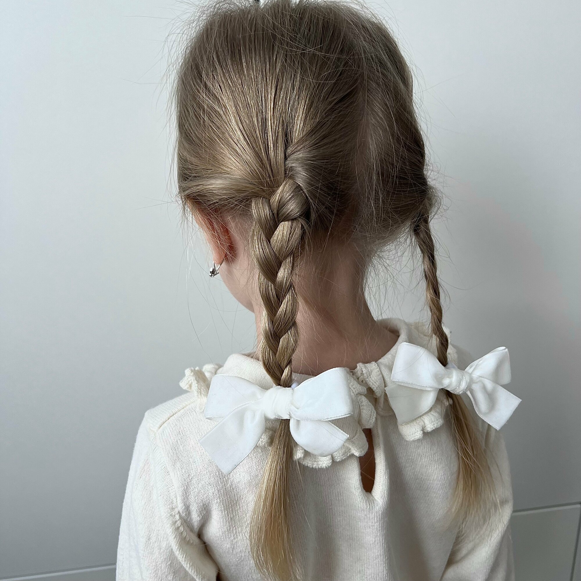 Бархатные бантики для волос Masterskaya by Agata, 2 шт, длина 8 см, белый — фото 1