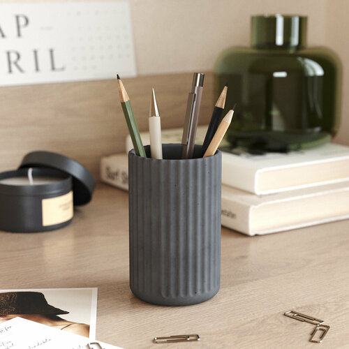 Стакан канцелярский органайзер для ручек и карандашей Chloe Slim 7x7x11 см черный матовый 1400₽