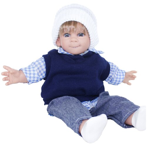Кукла Lamagik Джестито мальчик в клетчатой рубашке джинсах и шапочке, 28 см, 10002 синий/голубой