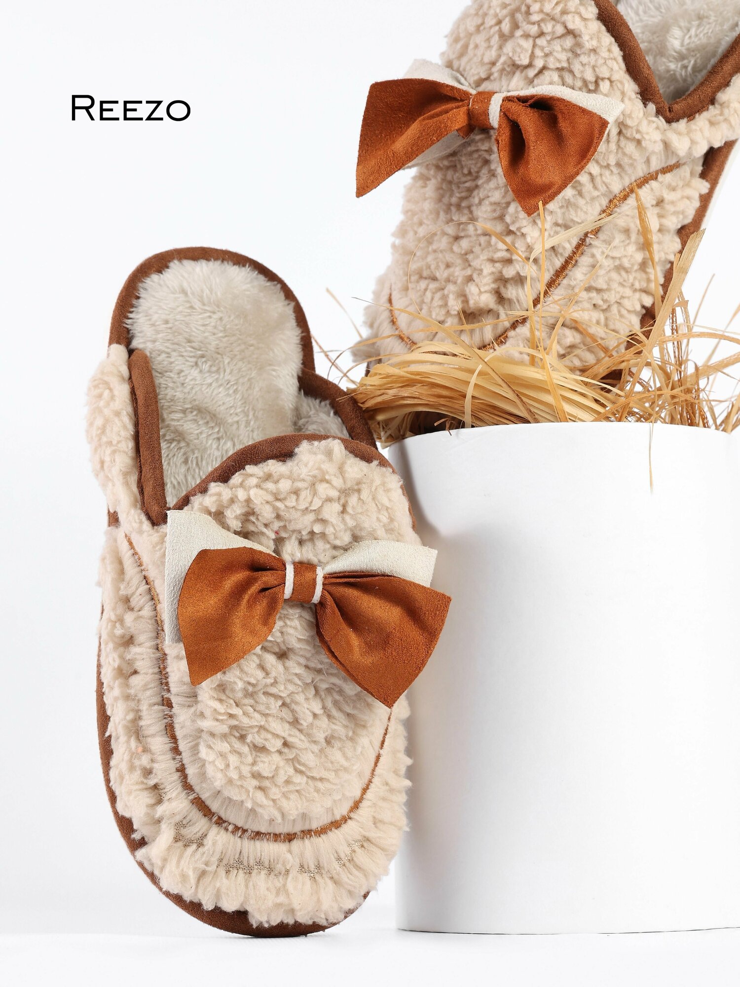 Теплые женские домашние тапочки из искусственной овчины с меховой подкладкой. Анатомическая модель домашней обуви с мягким подпятником.