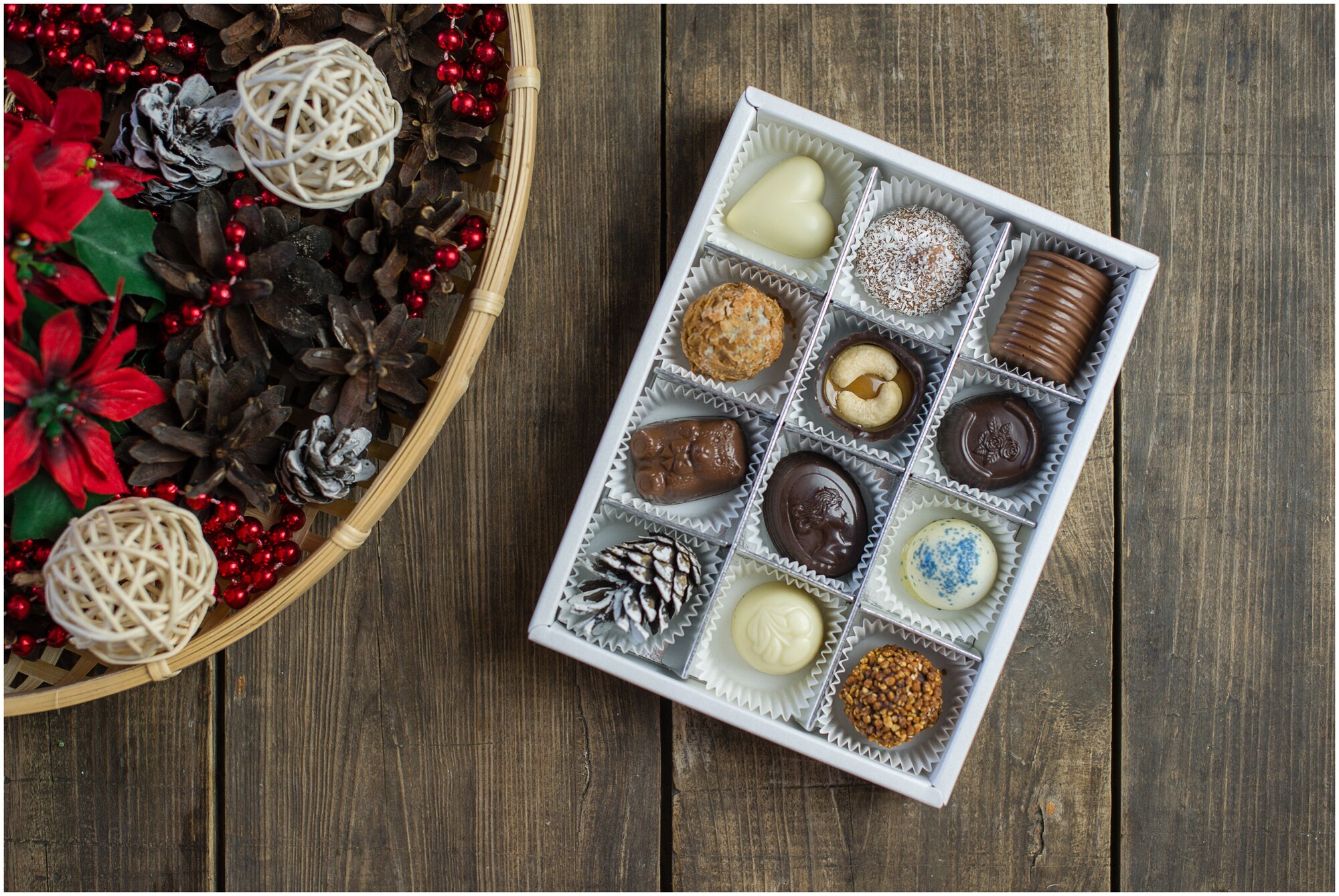 Коробка шоколадных конфет ручной работы Фраде - пенал (на 12 конфет) (гербарий) c фольгировкой - фотография № 2