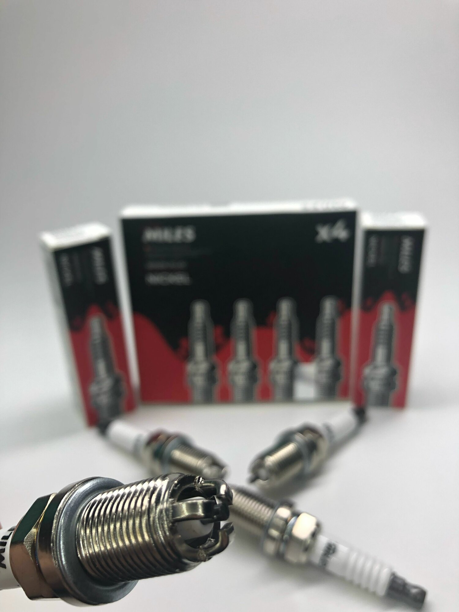 Свечи зажигания для BMW БМВ 1 3 5 X5 7 8 Z3 Alpina B3 Alpina B5 E30 E34 E36 E46 E39 E32 E38 E65 E83 E53 3 контакта бельгия М50 4 Штуки — фото 1