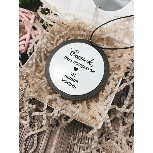 Подвеска на зеркало в авто 