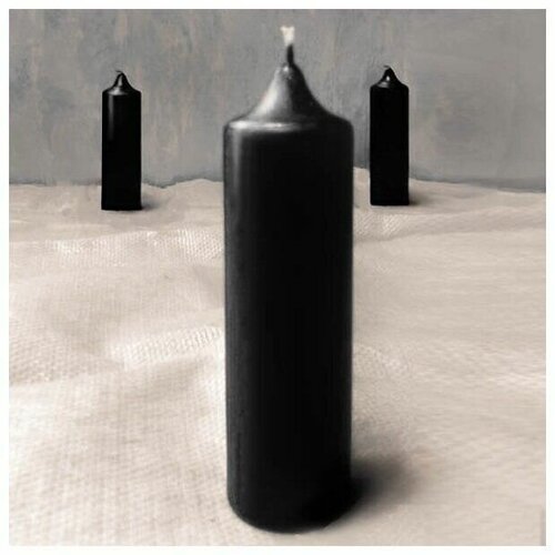 Магическая алтарная восковая черная свеча для медитации, ритуалов и гадания 16х7 см с травами