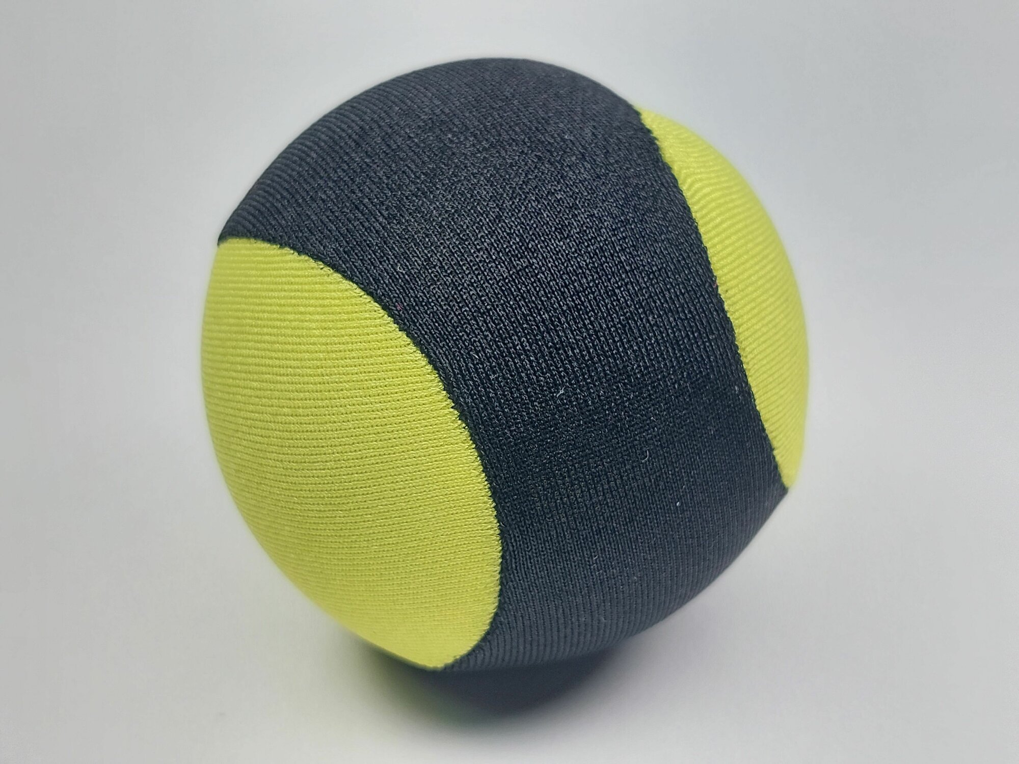 Летающий мяч Waboba Ball для игры на воде черно-желтый
