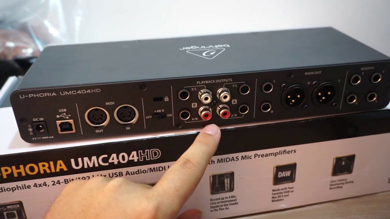 Внешняя звуковая карта BEHRINGER U-PHORIA UMC404HD