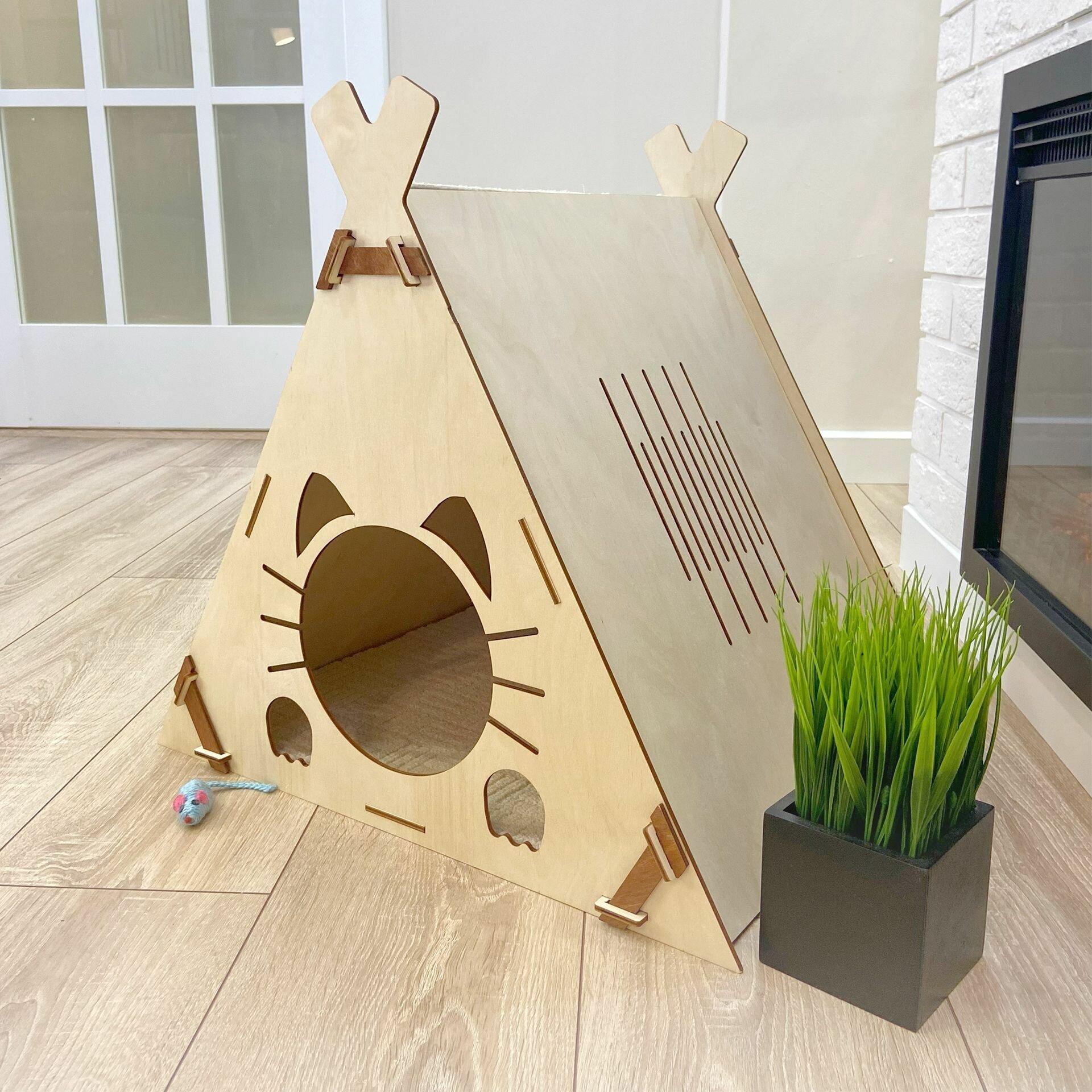 Когтеточка для кошки с лежанкой, домик для кошки самосборный треугольный с ковролиновой когтедеркой - фотография № 11