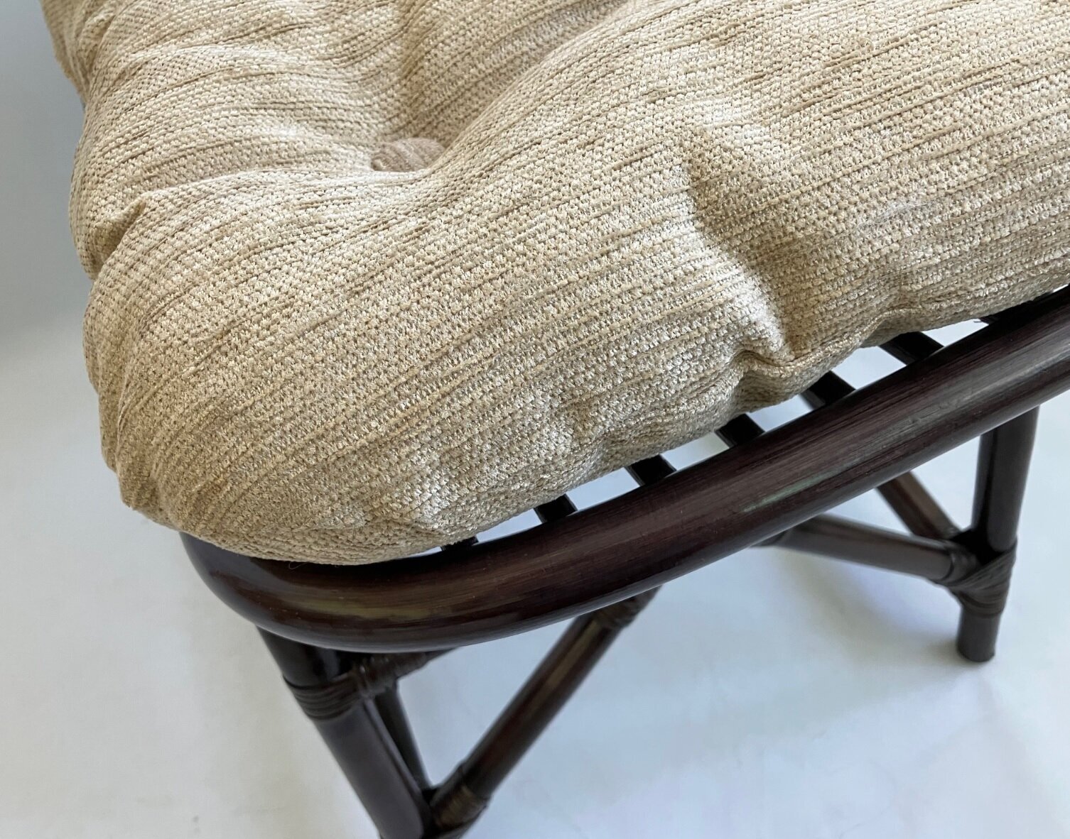 Банкетка из натурального ротанга с подушкой 12/22, цвет темно-коричневый