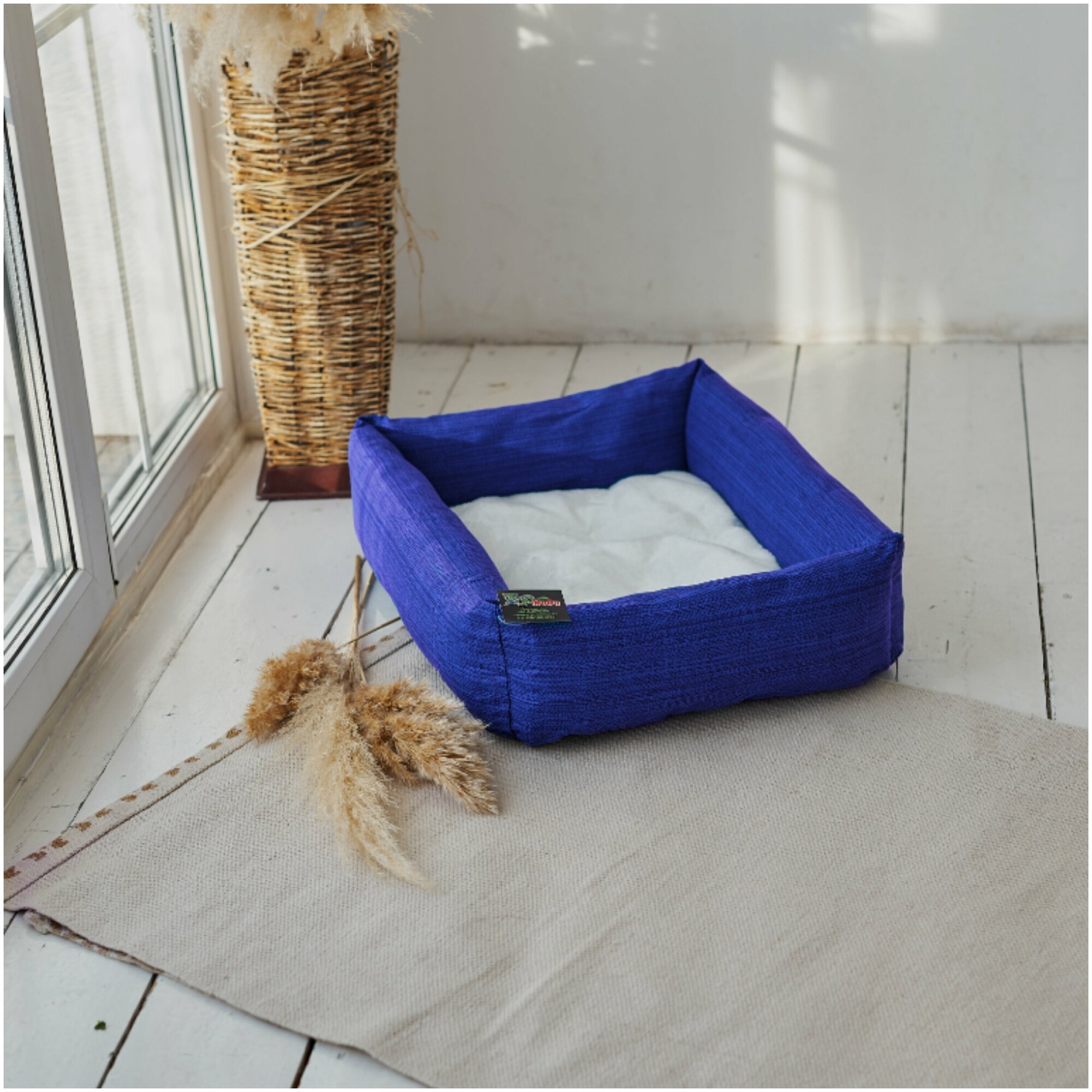 Лежанка для кошек и собак мелких и средних пород , синяя , со съемной подушкой , ZooMoDa . - фотография № 2
