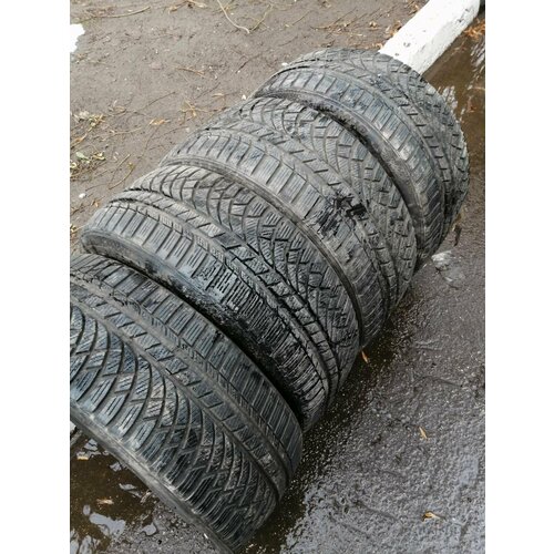 225/40 R19 93V Kumho WinterCraft WP72