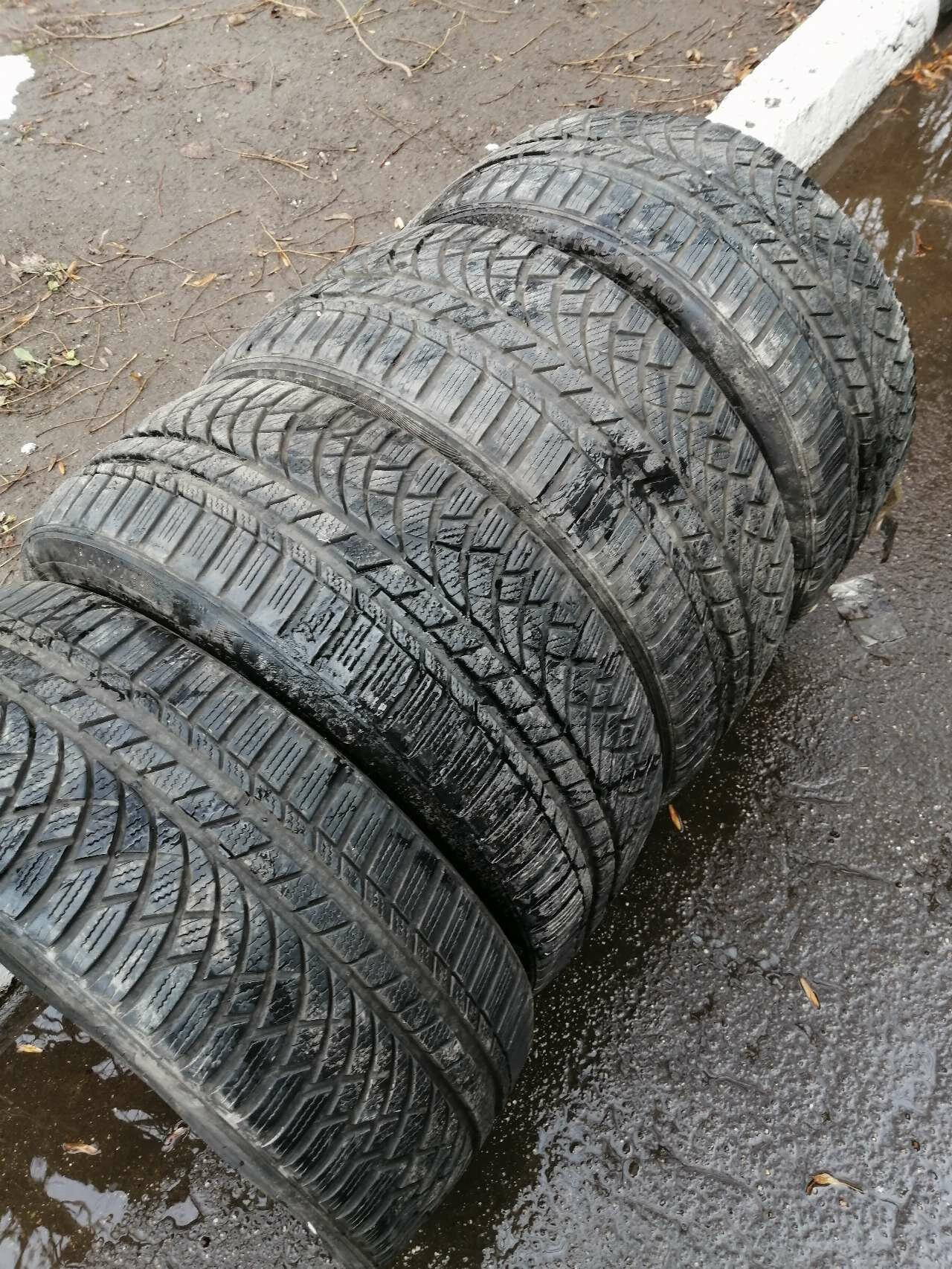 225/40 R19 93V Kumho WinterCraft WP72